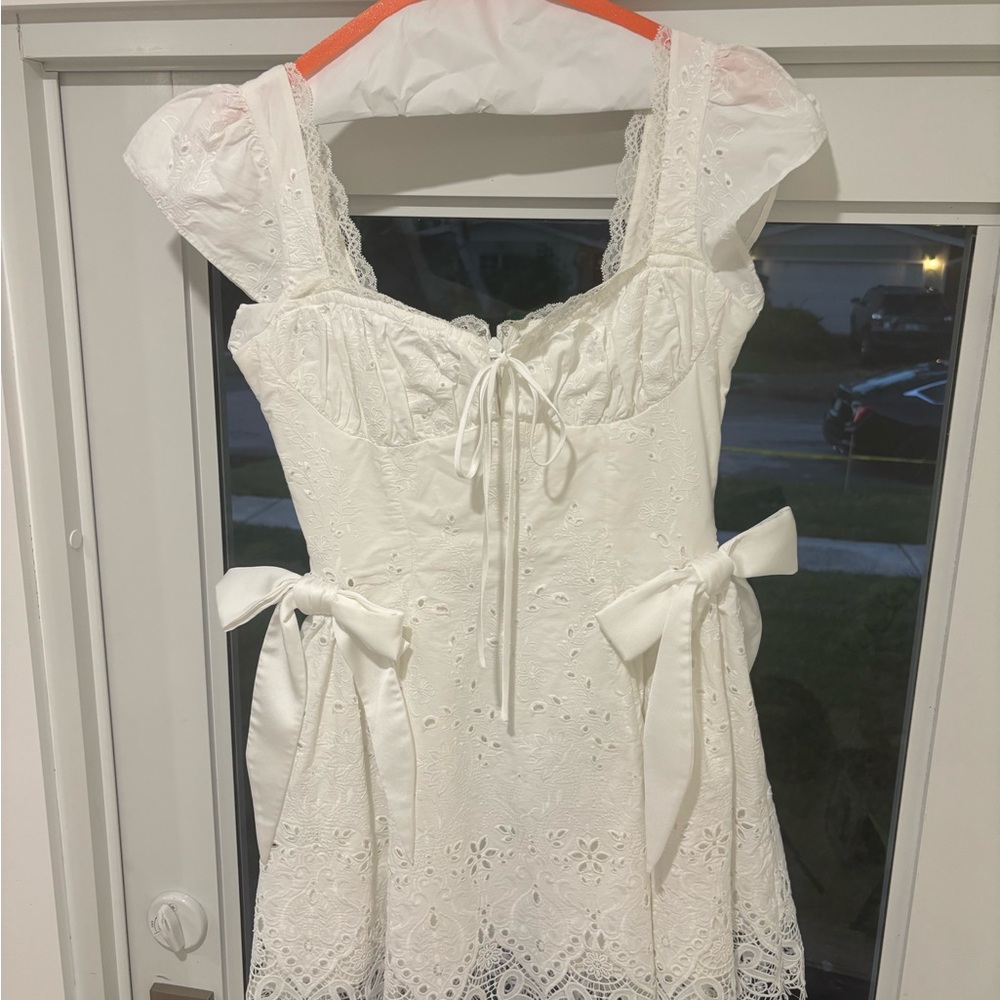 White Lace Dress only worn once HOUSE OF CB - Picture 2 of 4